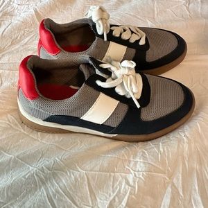 Boy sneakers size 1